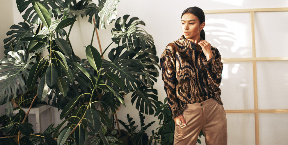 на женский маникюр + укрепление ногтей акриловой пудрой + покрытие ногтей гель-лаком Grattol, UNO