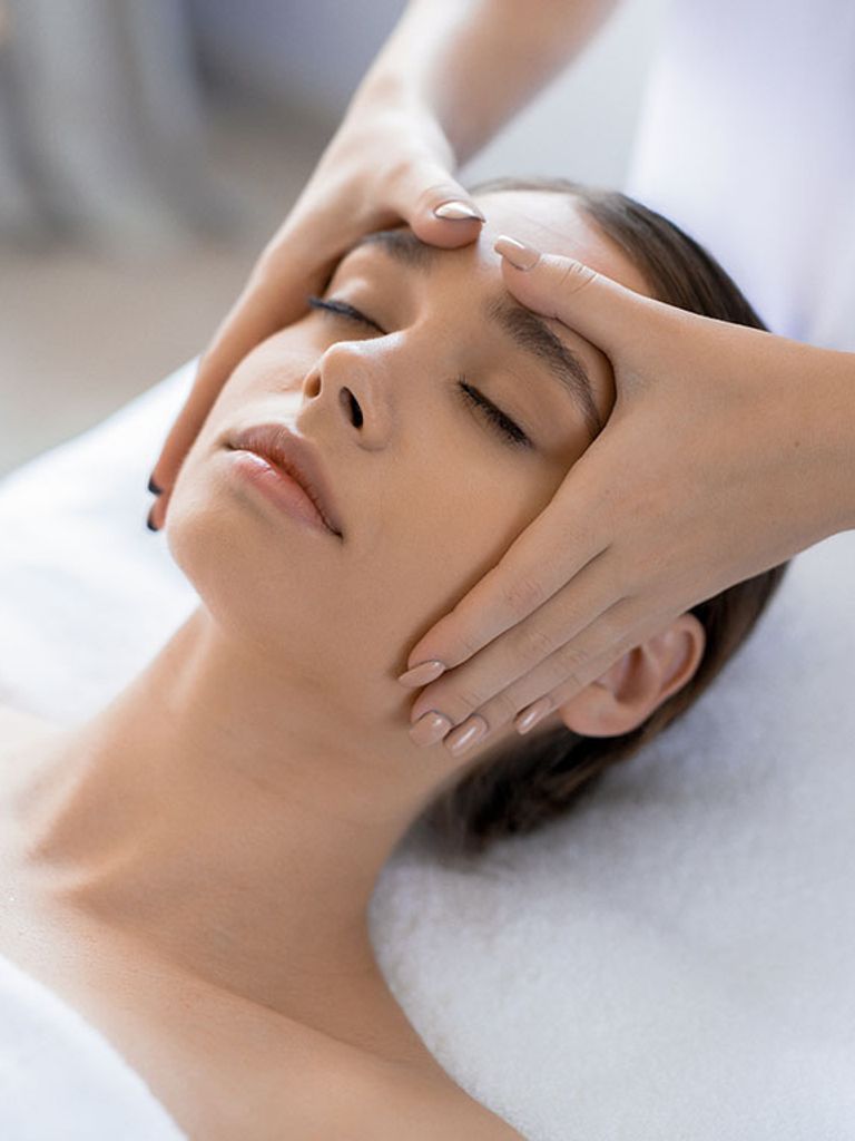 Скульптурный моделирующий массаж лица и зоны декольте