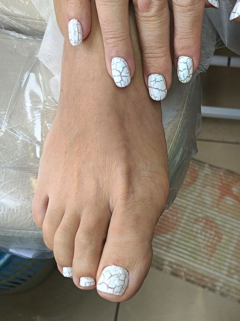 Маникюр + педикюр + гель-лак