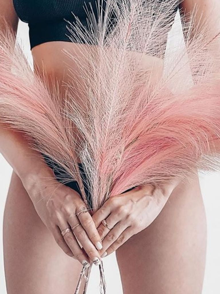 Восковая депиляция глубокого бикини