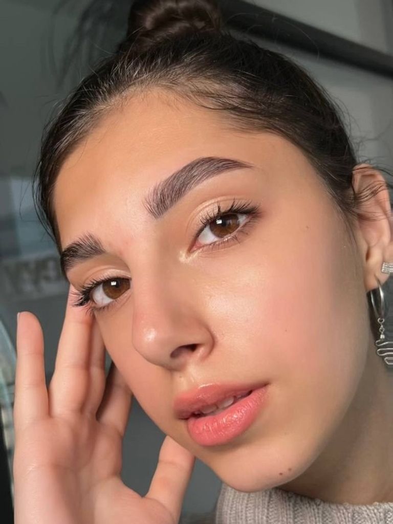 Коррекция бровей