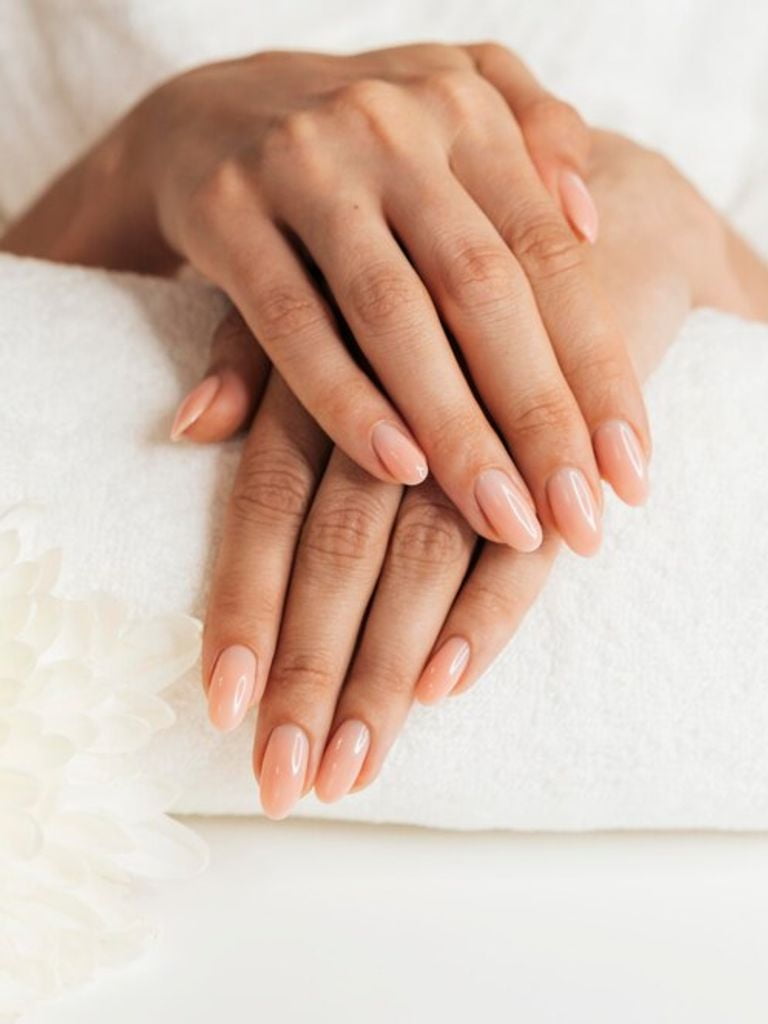 Маникюр + укрепление лаком с кальцием