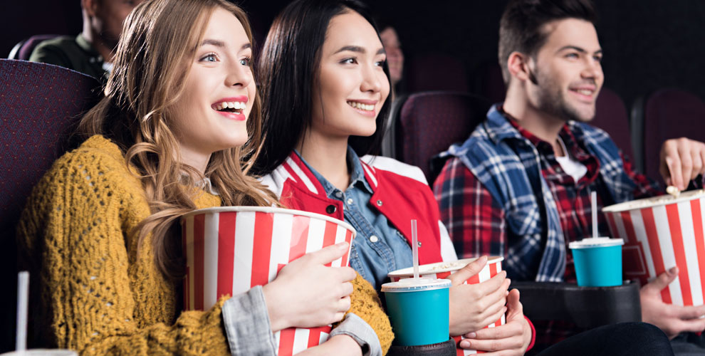 при покупке билета в кинокассе кинотеатра - скидка 100 руб. с любого билета