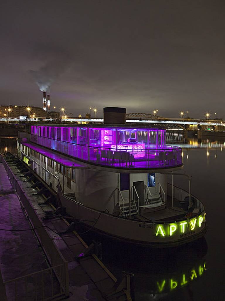 Прогулка на теплоходе «Артурс» + просмотр салюта 9 мая