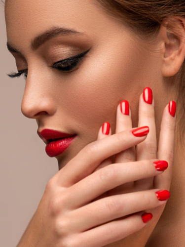 Женский маникюр + массаж рук