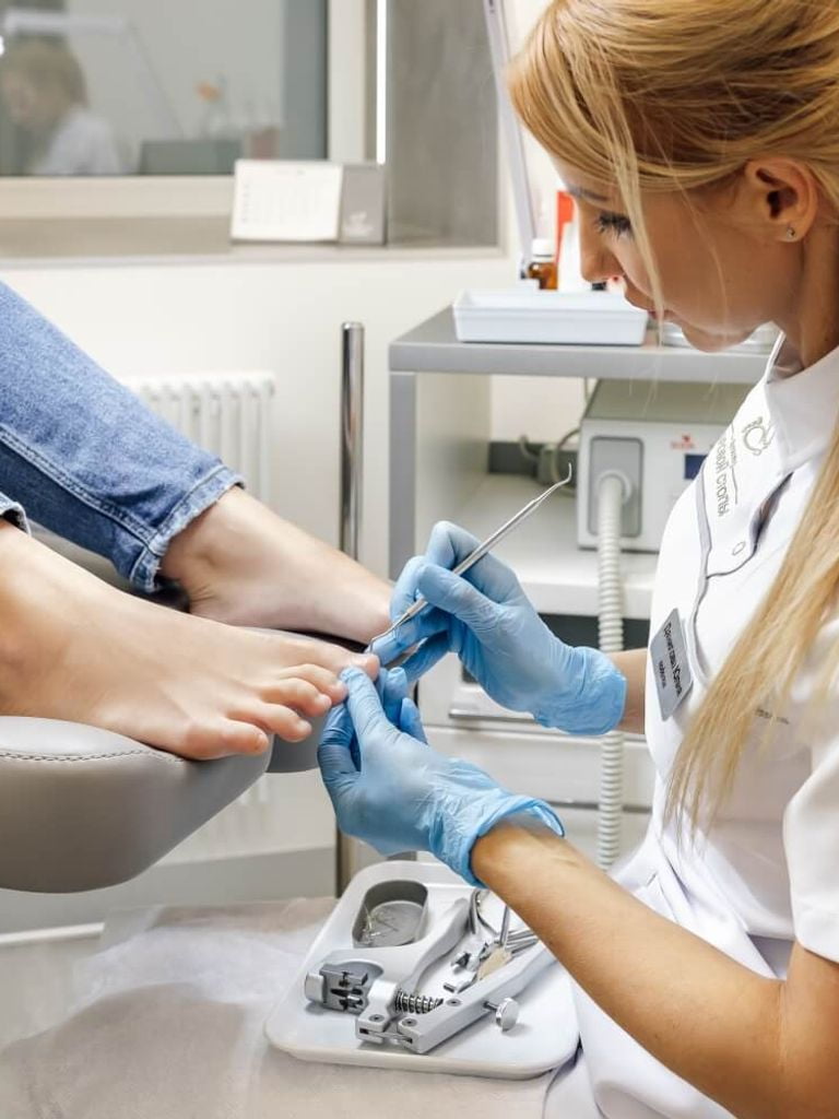 Комплексная обработка ногтей при онихомикозе