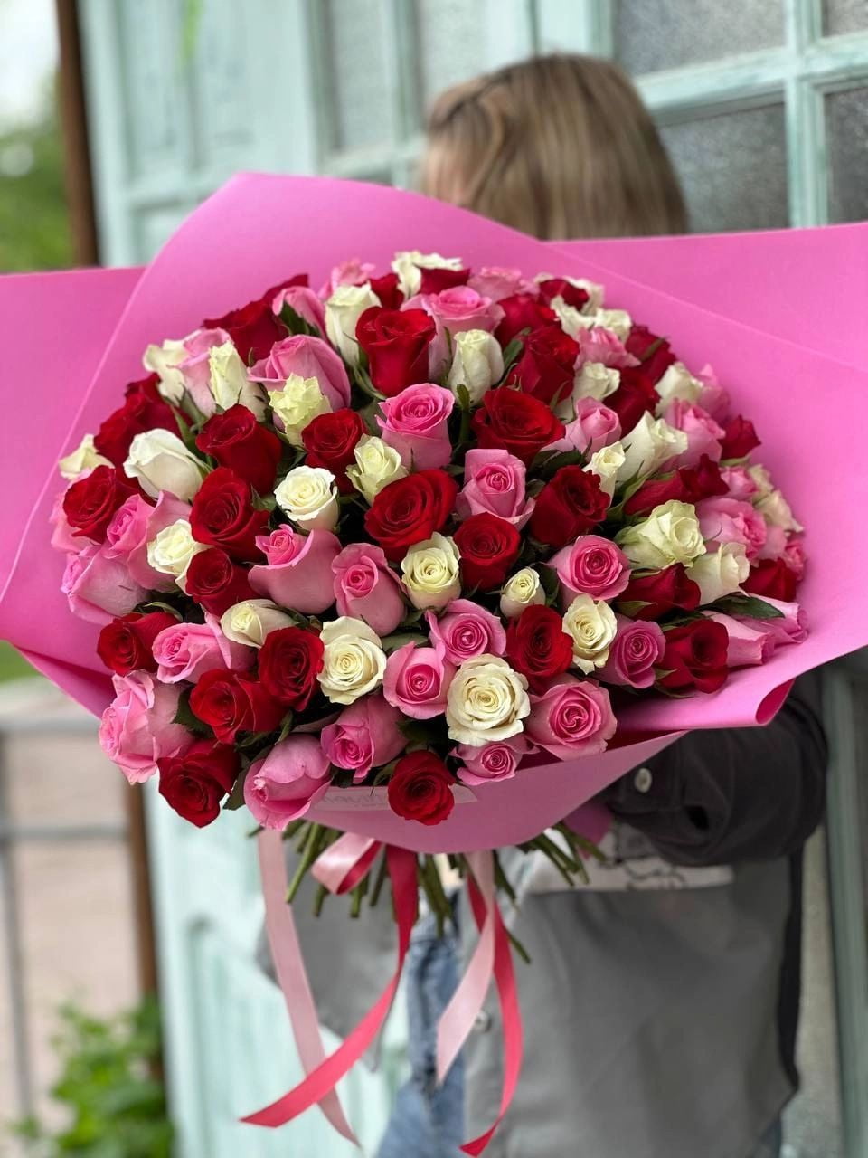 Цветы и зелень поштучно