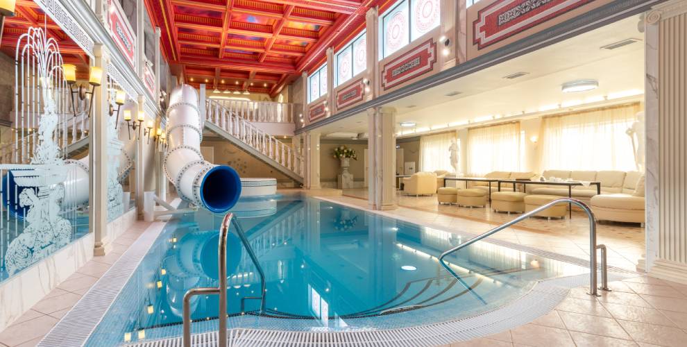 на аренду зала на выбор, Вт, Ср, Чт с 16:00 до 9:00