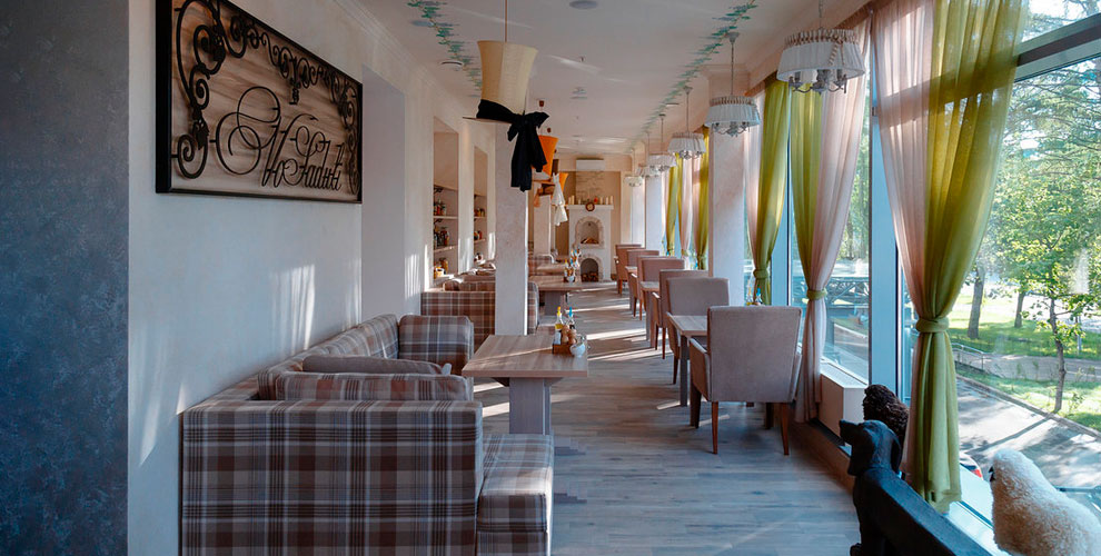 на меню паназиатской кухни и безалкогольных напитков караоке «Дзен-бар»