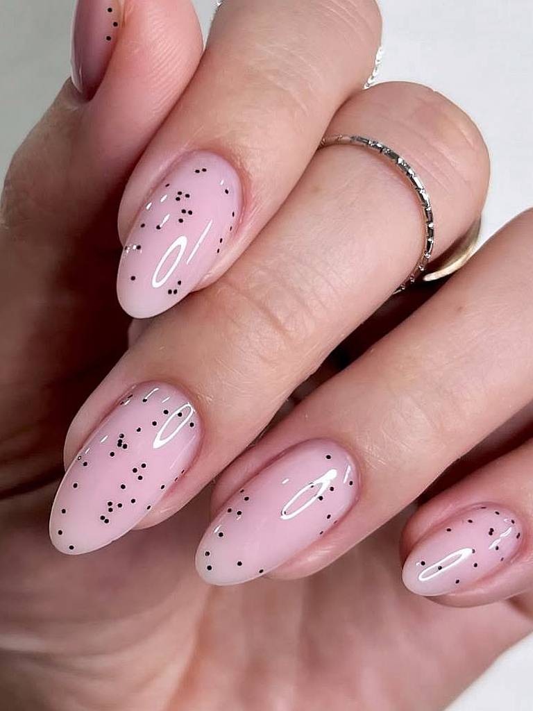 Наращивание ногтей + однотонное покрытие гель-лаком