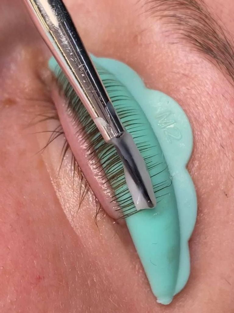 Ламинирование бровей и ресниц