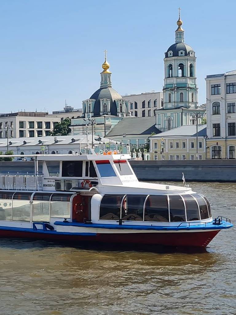 Речная прогулка на теплоходе по маршруту Воробьевы горы - Парк Зарядье