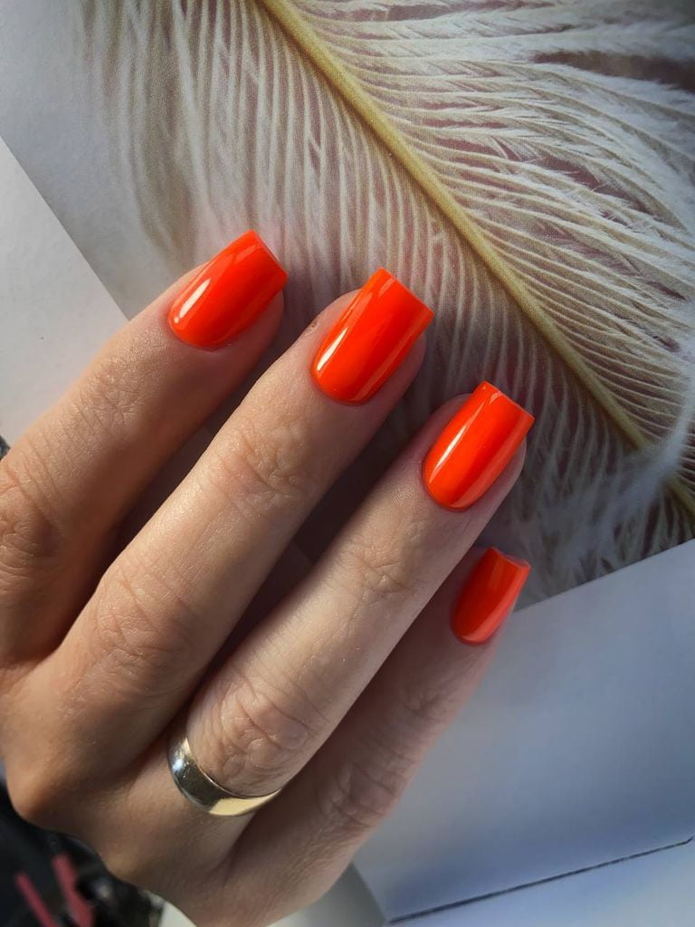 Маникюр + покрытие гель-лаком в 1 тон