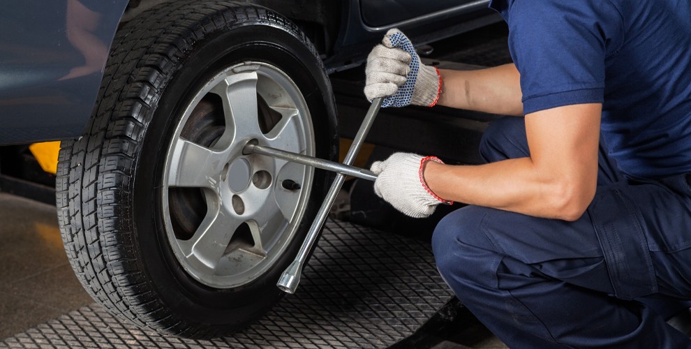 на шиномонтаж 4 колес легкового автомобиля, кроссовера или минивэна