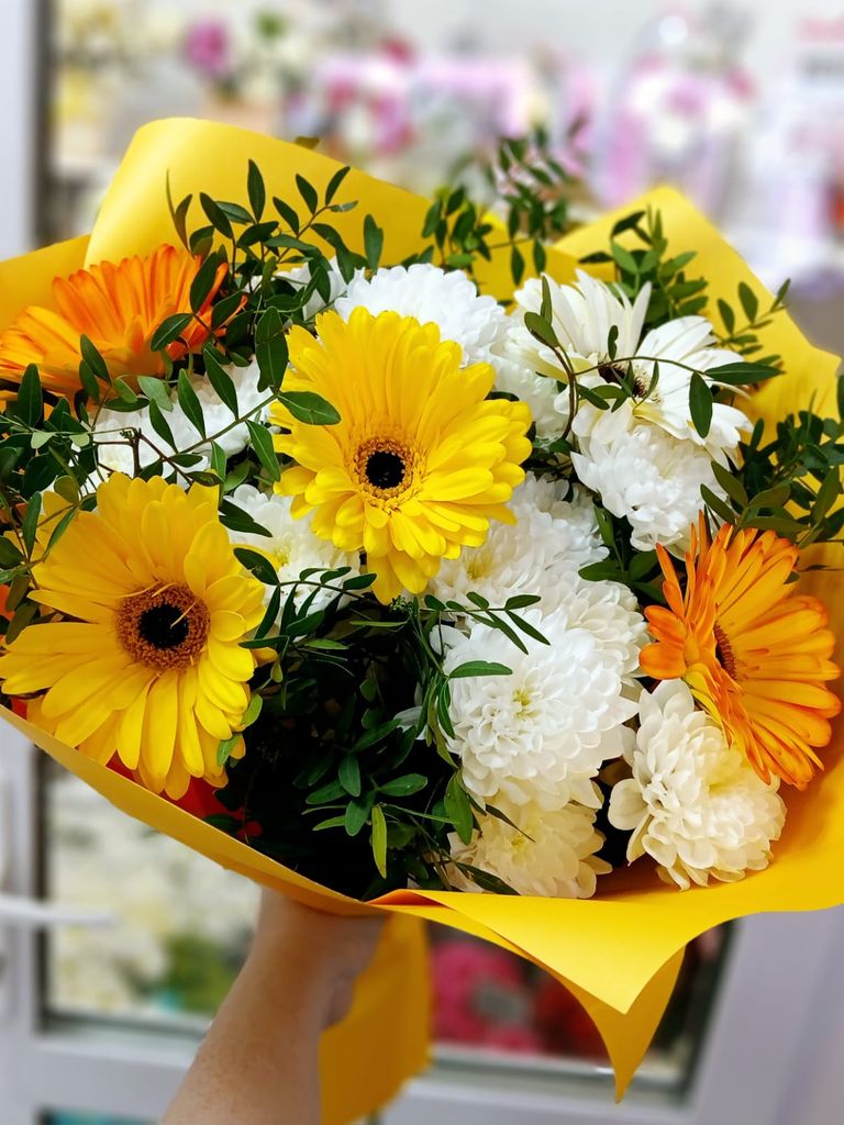 Ассортимент цветов и зелени