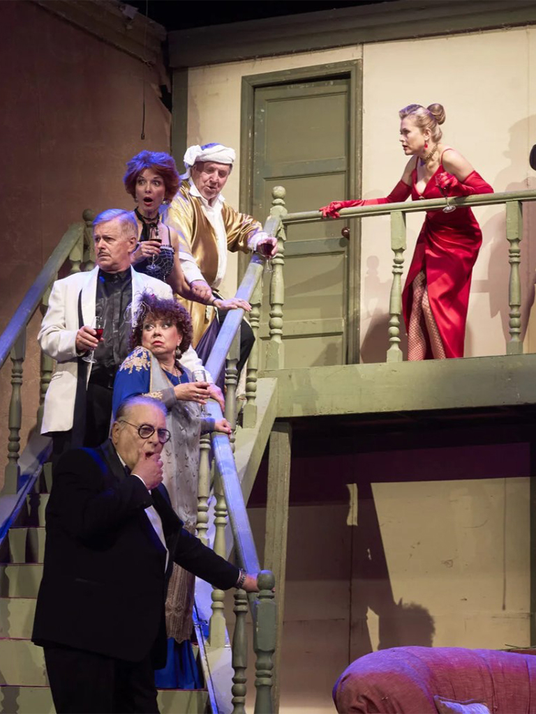 Билеты на спектакль «Слухи»