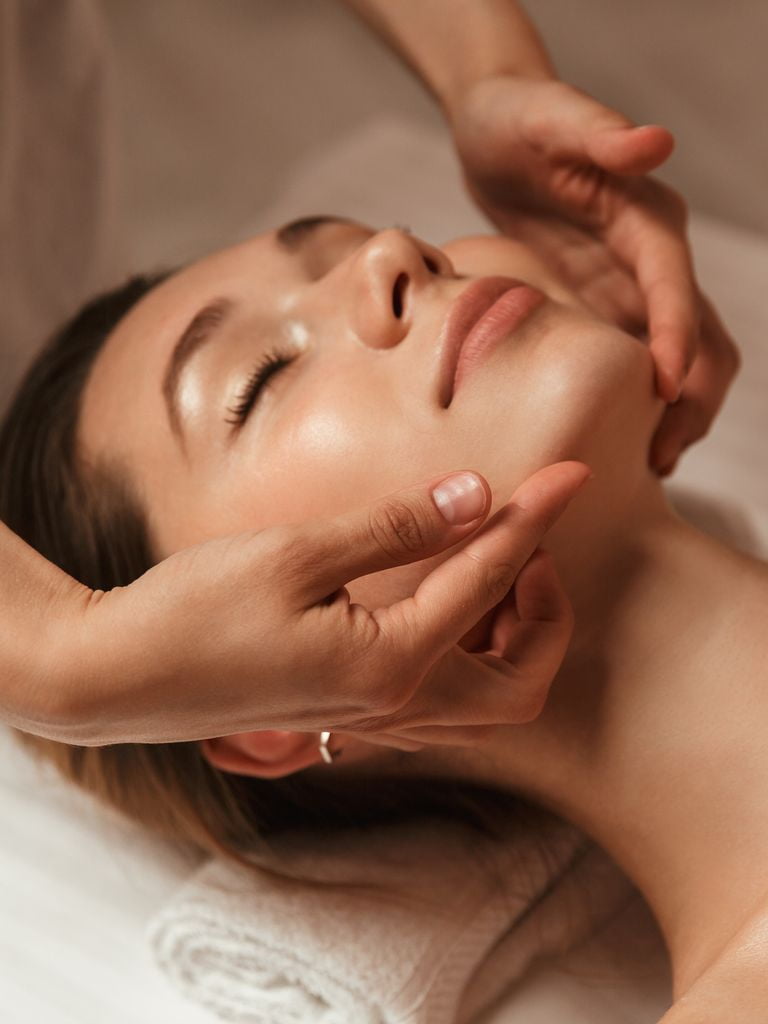 Моделирующий массаж лица