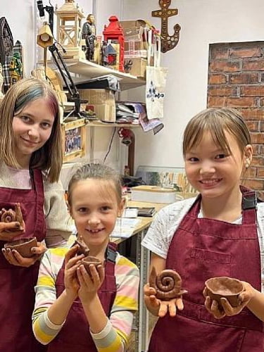 Семейный мастер-класс «Живопись на холсте»