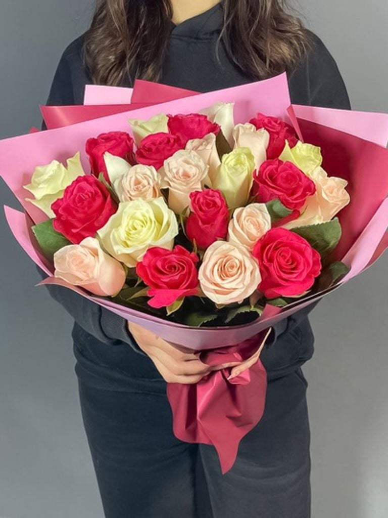 Ассортимент цветов и зелени по акции