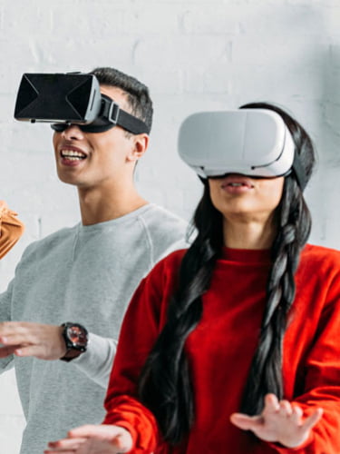 Игра в шлеме для компании из 4 человек, 1 ч.