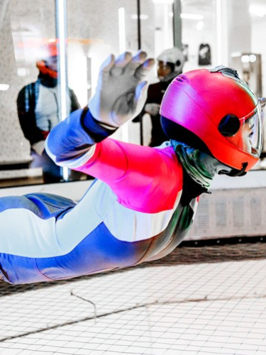 Полет в закрытой аэротрубе, 2 мин.