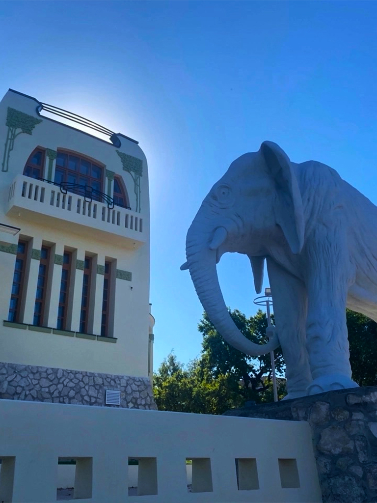 Городская экскурсия «Дача со слонами»