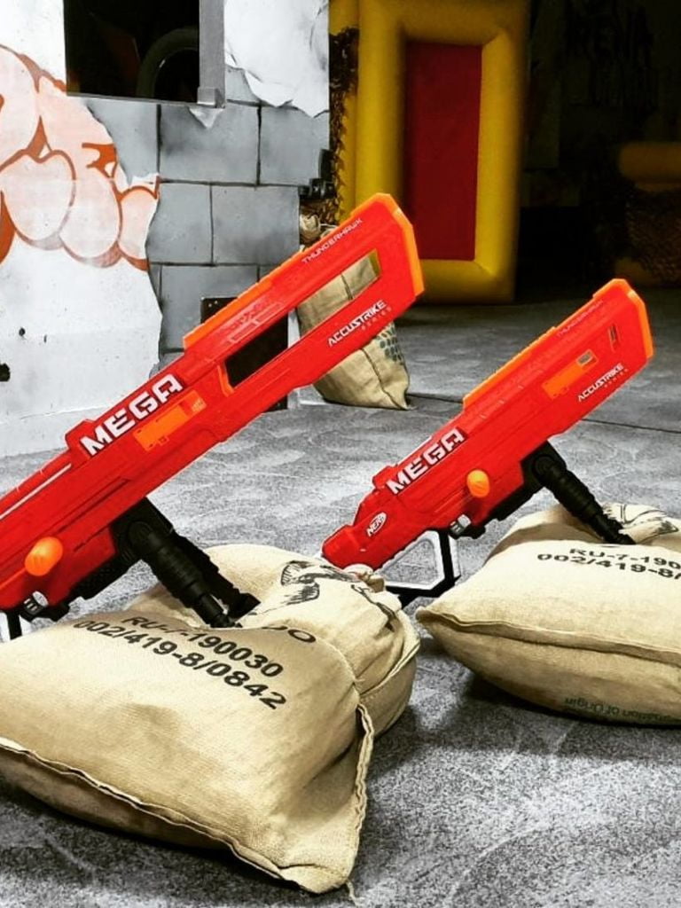 Игра в «Нерф» и «Лазертаг»