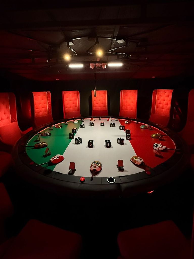 Игра в «Бункер с падающими стульями»