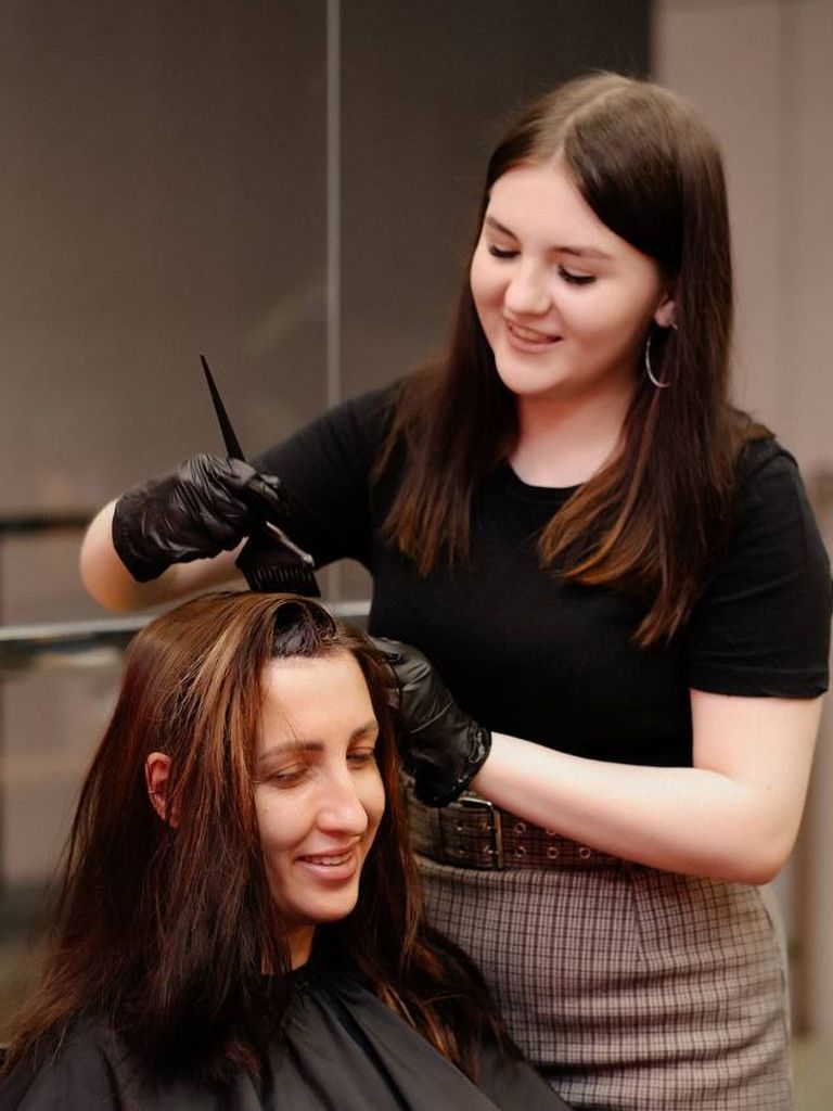 Окрашивание волос в 1 тон + стрижка + восстановление