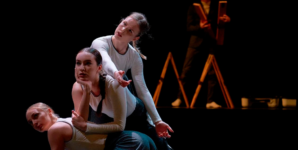 на билеты на спектакли «Как это по-русски...» и «Наружное видение», 7 октября в 18:30