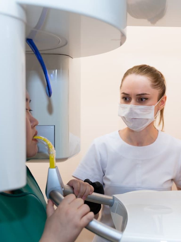 Установка зубного имплантата MEDENTiKA