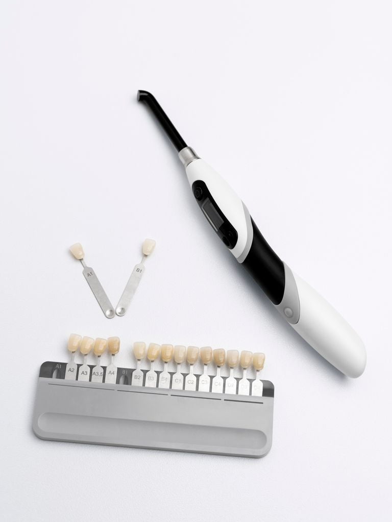 Установка металлокерамической коронки