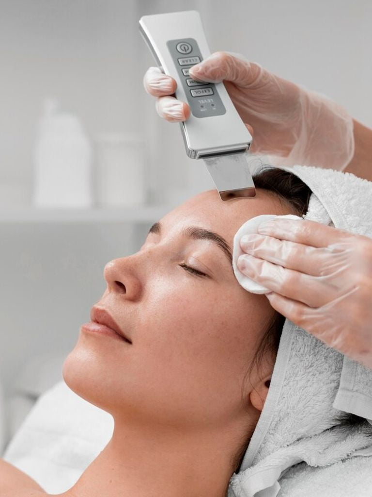 Ультразвуковая чистка + пилинг + Premium SPA-уход губ