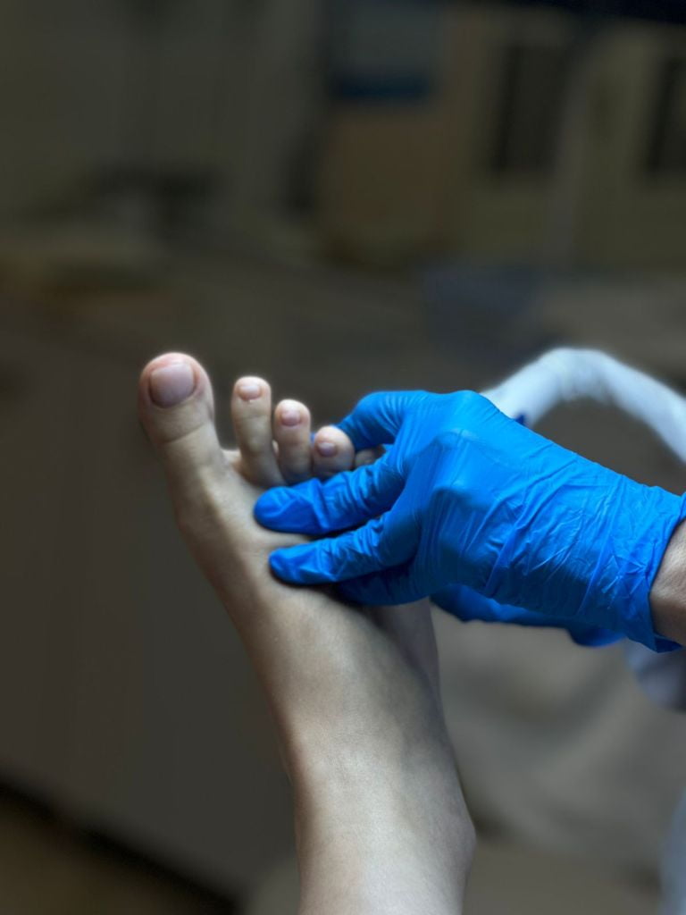 Осмотр и консультация подолога, 15 мин.