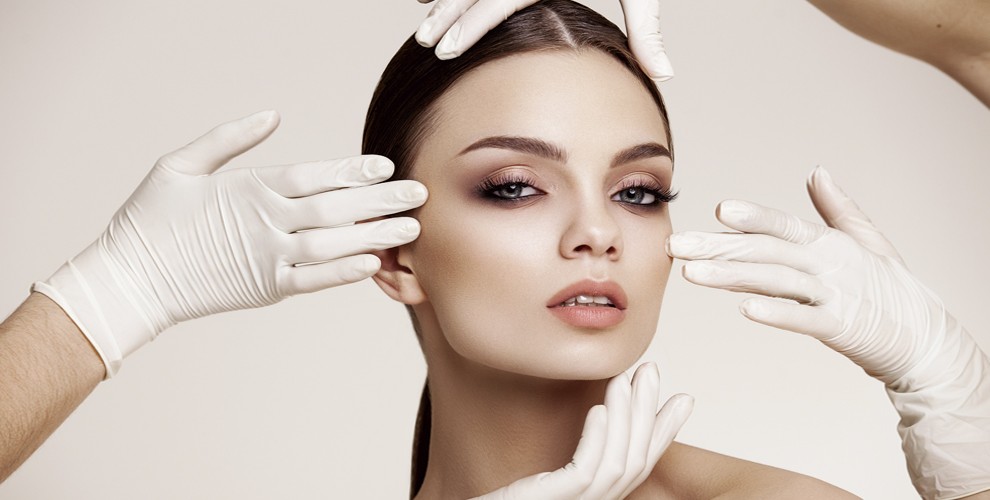 на первичный прием врача-дерматолога с осмотром