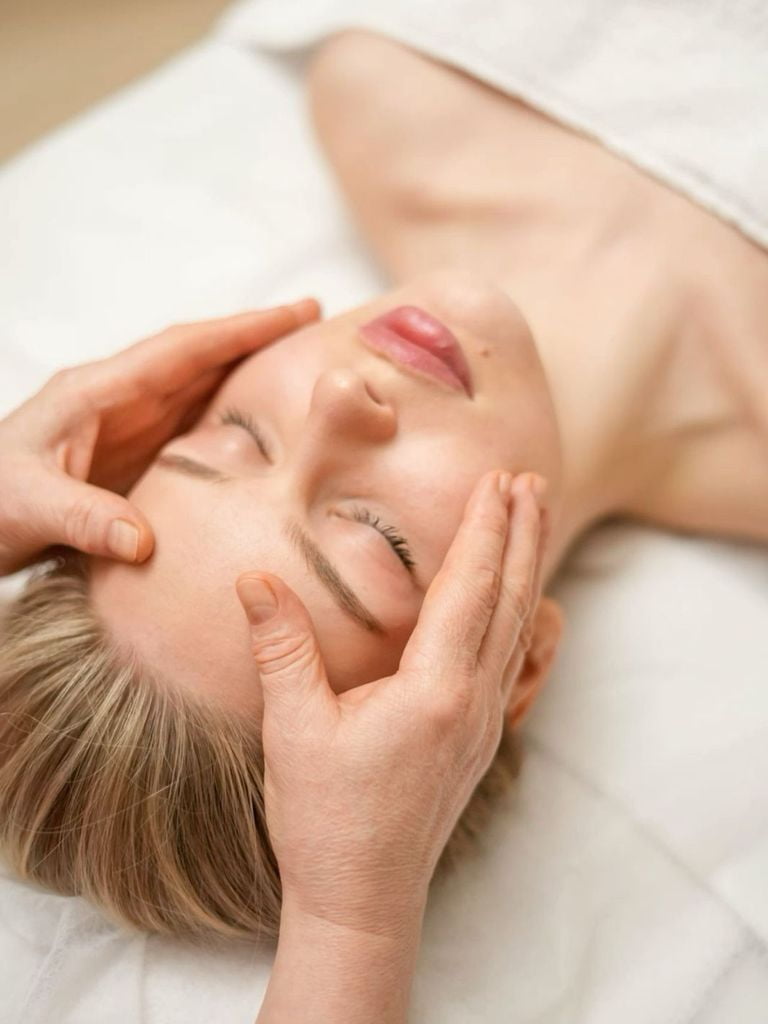 Авторский лифтинг-массаж лица, 45 мин.