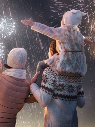 Весь ассортимент товаров бренда «123Пли» в интернет-магазине: батареи салютов, римские свечи, ракеты, бенгальские свечи, хлопушки, петарды, фейерверки фонтаны, фестивальные шары, цветной дым, наборы