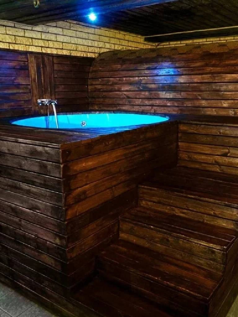 Малый зал «Банный час пик с купелью»