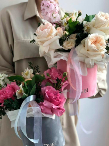 Букет из 101 розы (розовой и красной) в оформлении