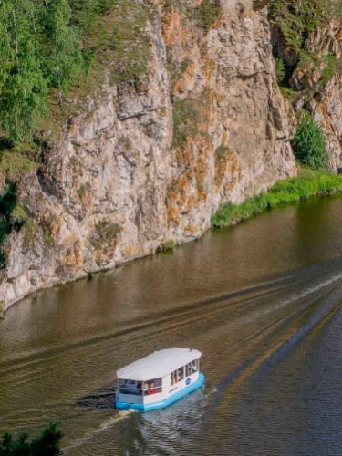 на прогулку по реке Исеть с экскурсией до Каменных ворот, 2 ч.