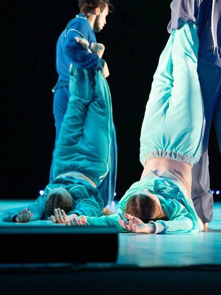 Билеты на пластический спектакль «Однажды рыба встала и пошла»