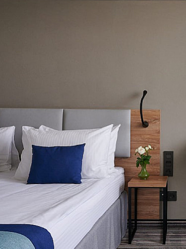 Проживание по открытому тарифу с завтраком или без завтрака в выходные дни (Пт, Сб, Вс)