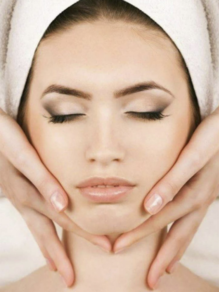 Классический массаж лица (зона лица, шеи и декольте), 50 мин.