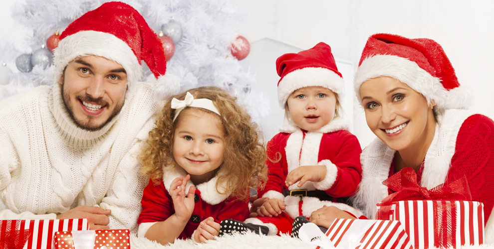 на новогоднюю семейную фотосессию в интерьерной студии (все локации) до 5 человек
