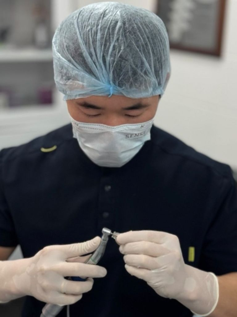 Лечение кариеса (с восстановлением контактного пункта)