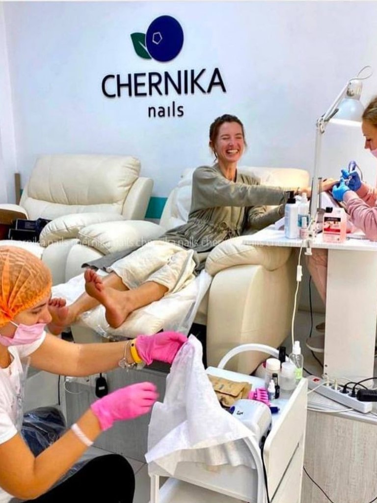 Скидка 500 руб. на услуги ногтевого сервиса в 4 руки