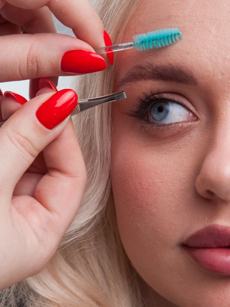 Архитектура бровей + окрашивание краской или хной