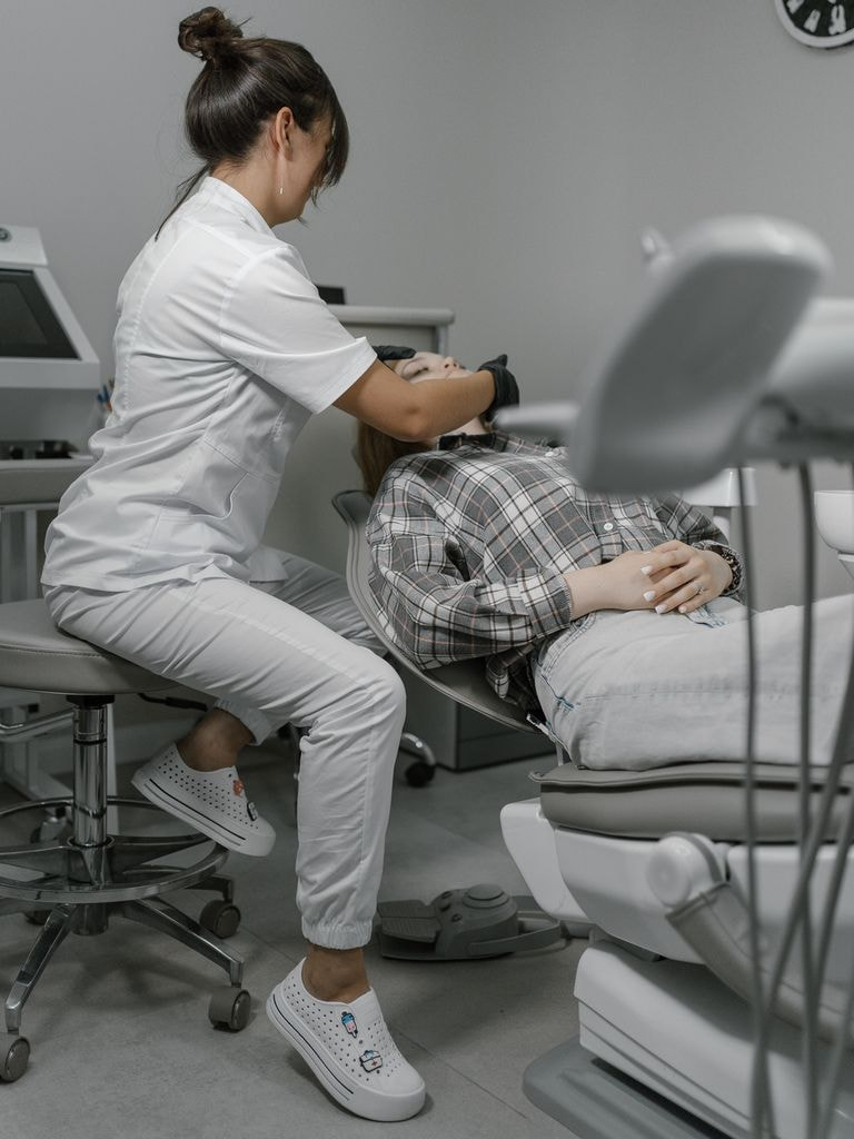 Установка на зуб коронки металлокерамической