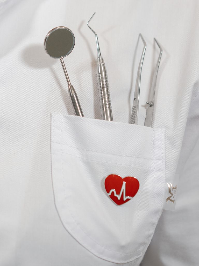 Установка на зуб коронки из диоксида циркония