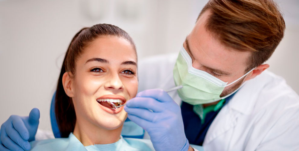 на лечение поверхностного и среднего кариеса + установку светоотверждаемой пломбы на 1 зуб, 1 ч.